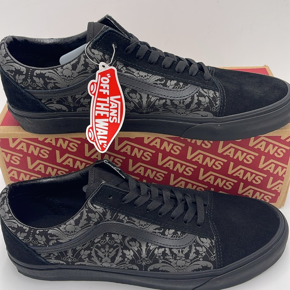 Vans WMNS Black and Gray Patterned Sneakers Old Skool
Skull Tapestry Raven/Black - Picture 2 of 15